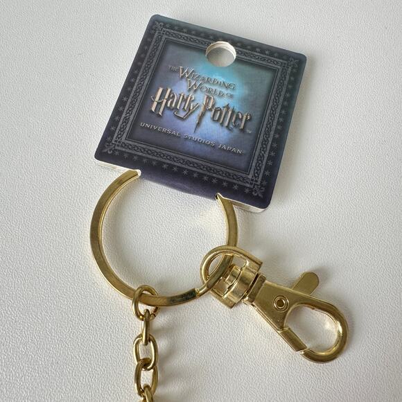 NWT Hogwarts Crest Keychain Harry Potter Universal Studios Warner Bros - Picture 4 of 8